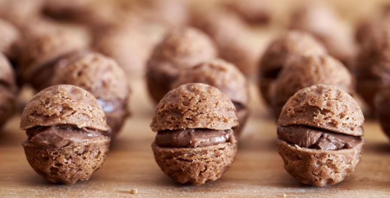 Plněné oříšky s čokoládovým krémem