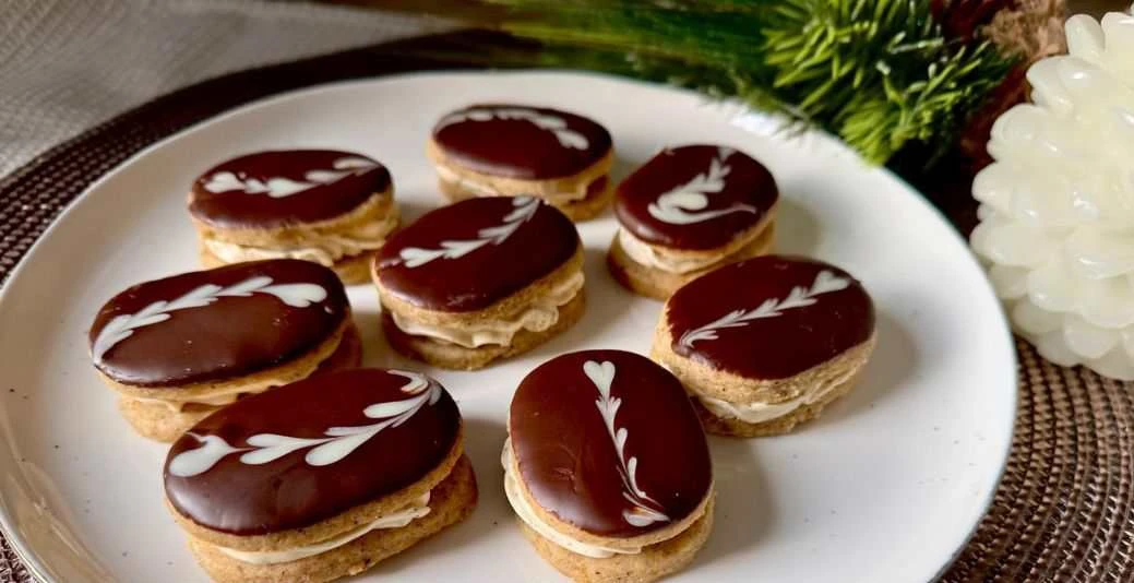 Kávové linecké cukroví